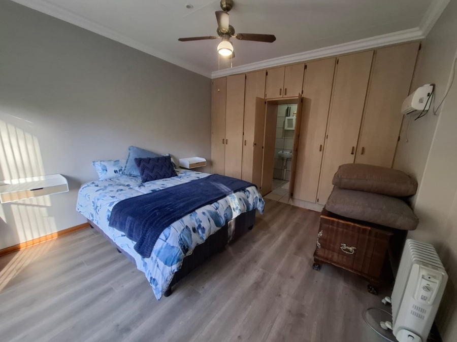 5 Bedroom Property for Sale in Langenhovenpark Free State